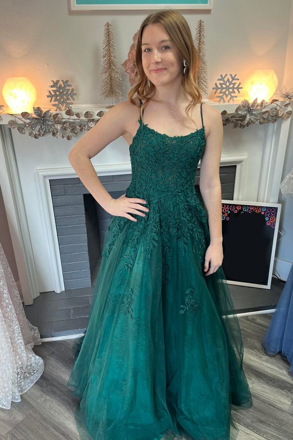 Dark Green A-Line Spaghetti Straps Tulle Long Prom Dress with Appliques