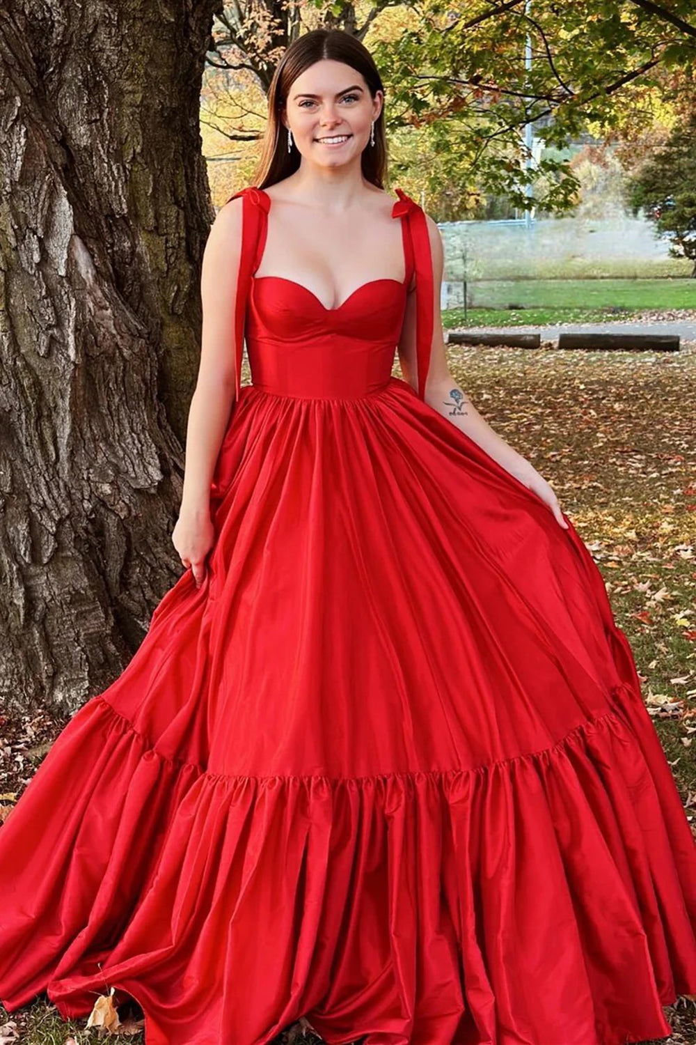 Red A-line Bow Tie Straps Satin Long Prom Dress