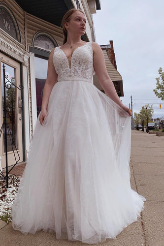 A-Line Tulle White Long Plus Size Wedding Dress with Beading